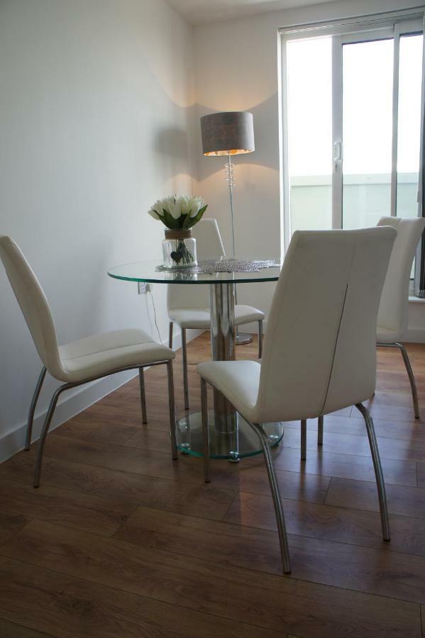 Hamptons Point Enfield Exterior foto