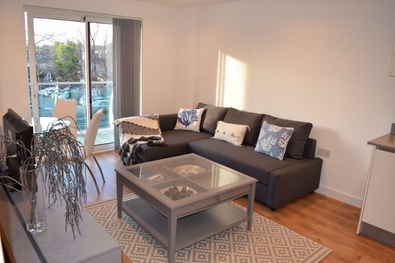 Hamptons Point Enfield Exterior foto